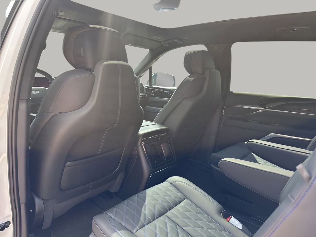 2025 Cadillac Escalade IQ Sport photo 17