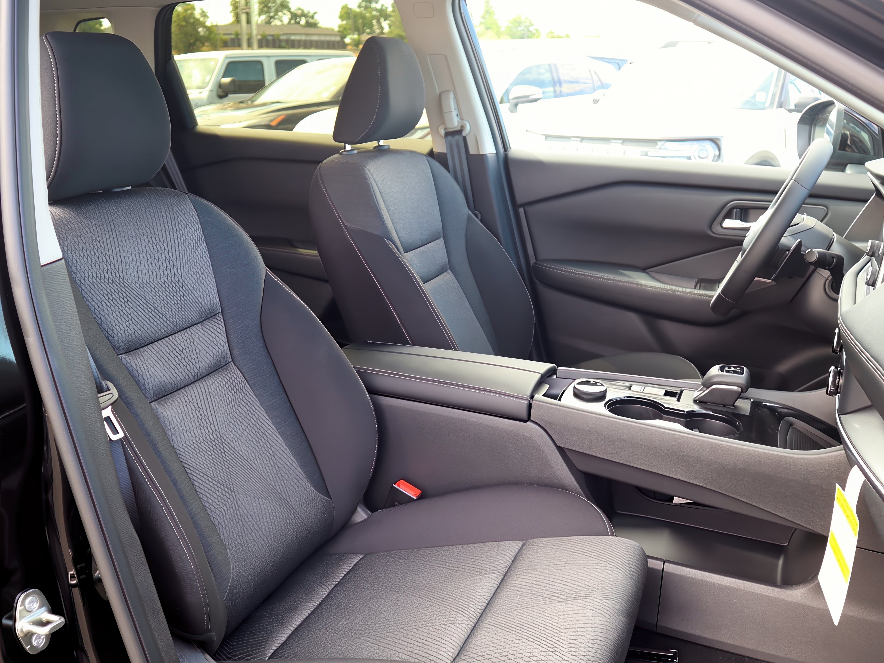 2025 Nissan Rogue SV photo 25