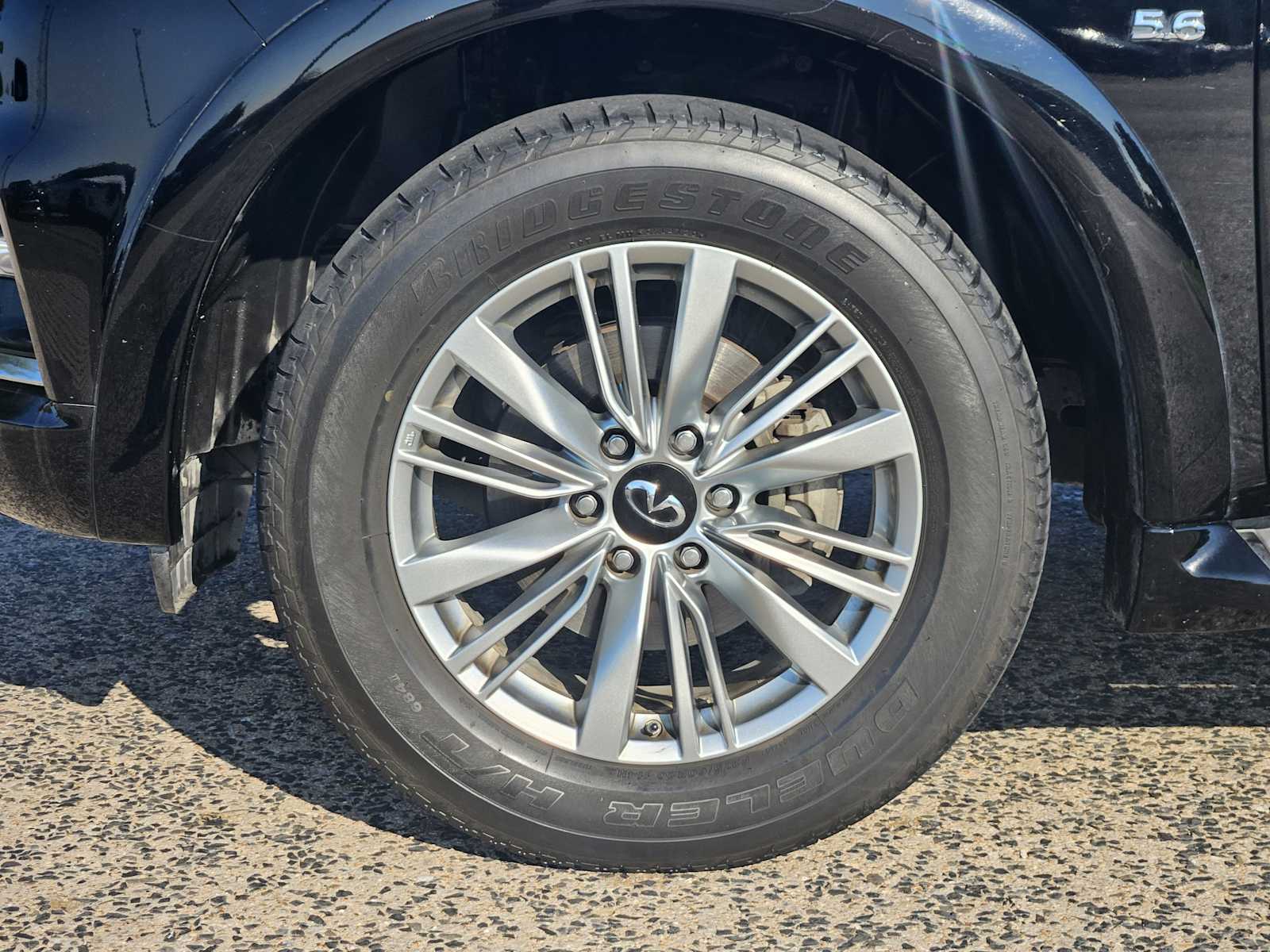 2019 Infiniti QX80 Luxe photo 3