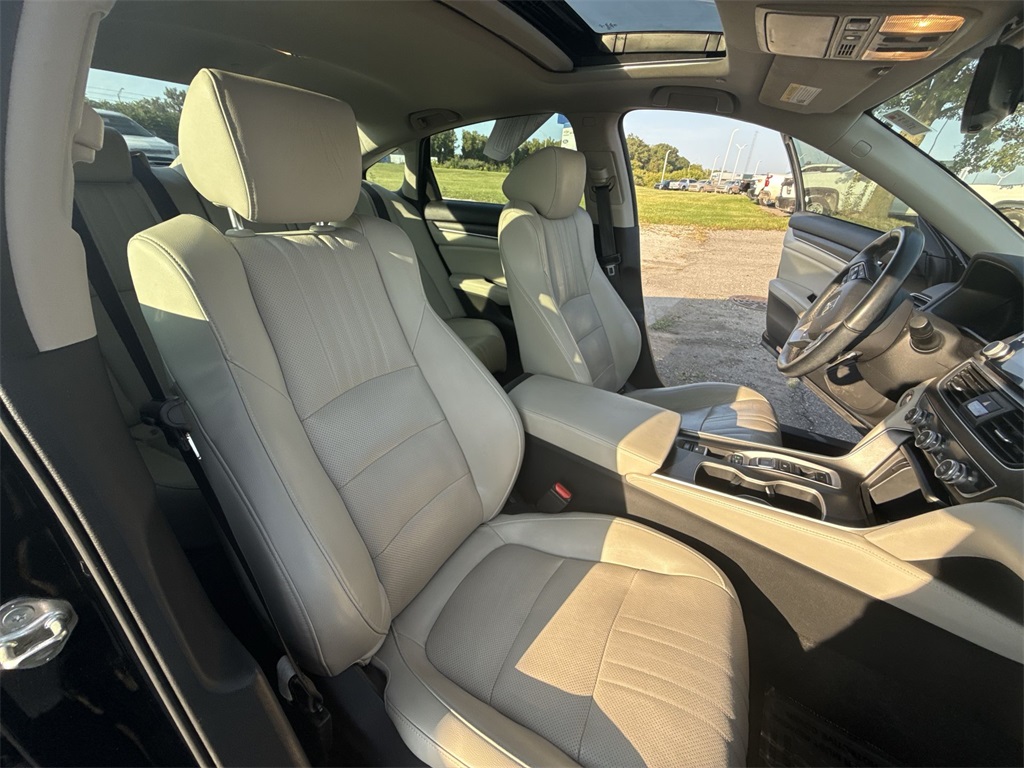 2018 Honda Accord Touring 2.0T photo 23