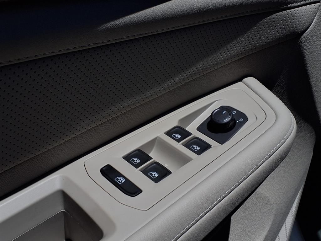 2025 Volkswagen Atlas SE photo 16