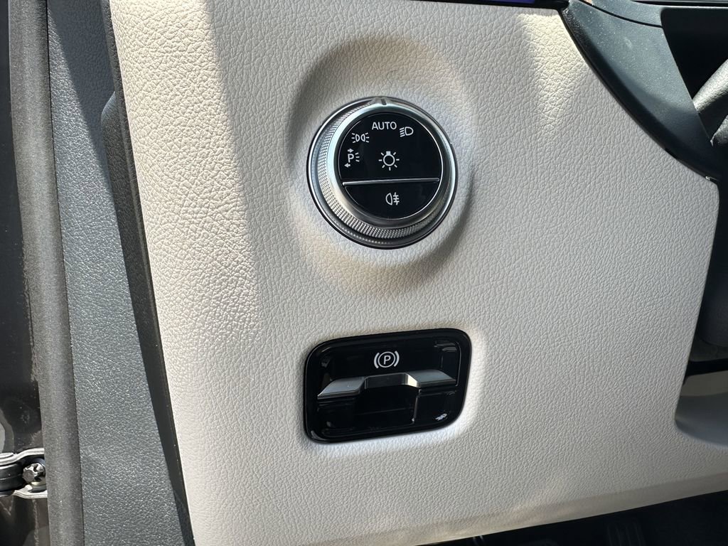 2025 Mercedes Benz C 300 4MATIC Sedan photo 35