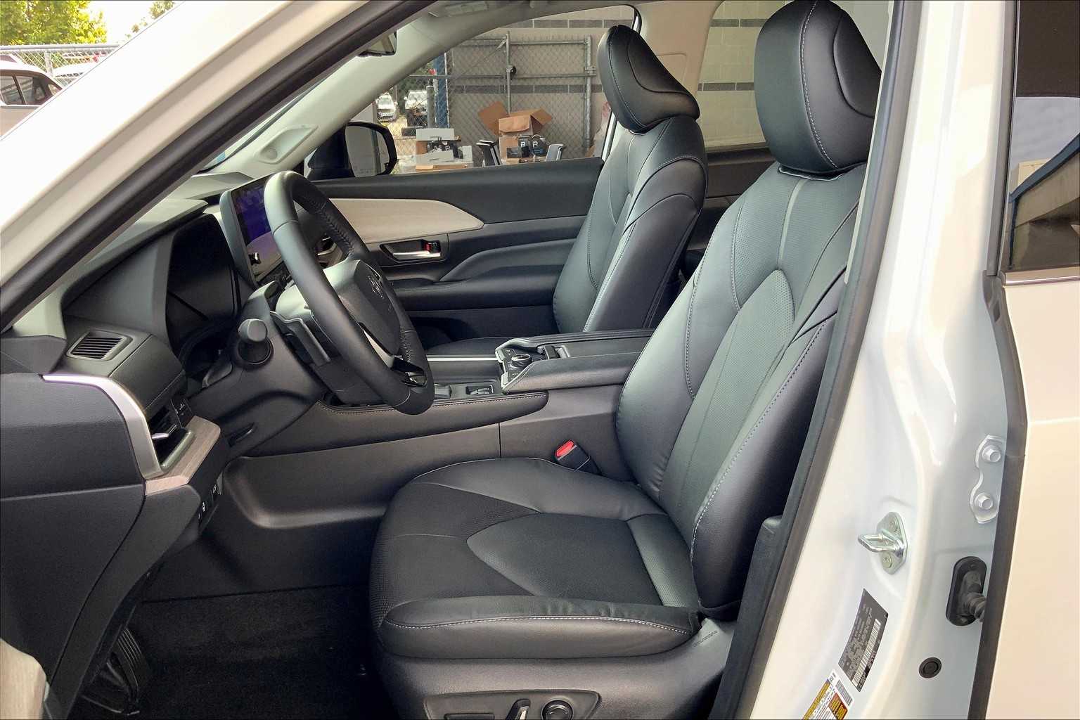 2024 Toyota Grand Highlander Platinum photo 7