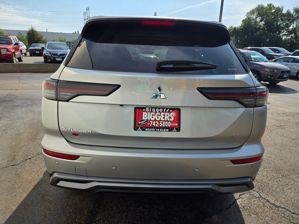 2025 Mitsubishi Outlander SE photo 10