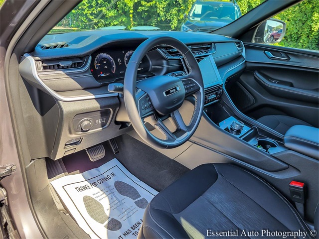 2024 JEEP GRAND CHEROKEE L - Image 9