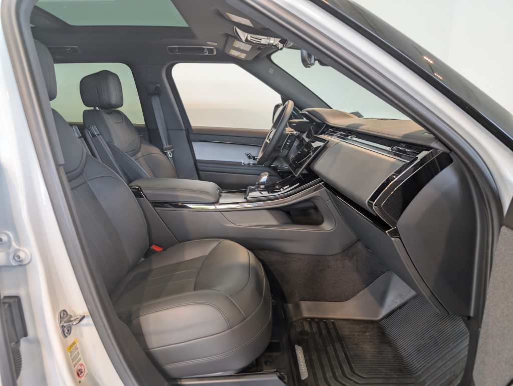 2025 Land Rover Range Rover Sport SE photo 23