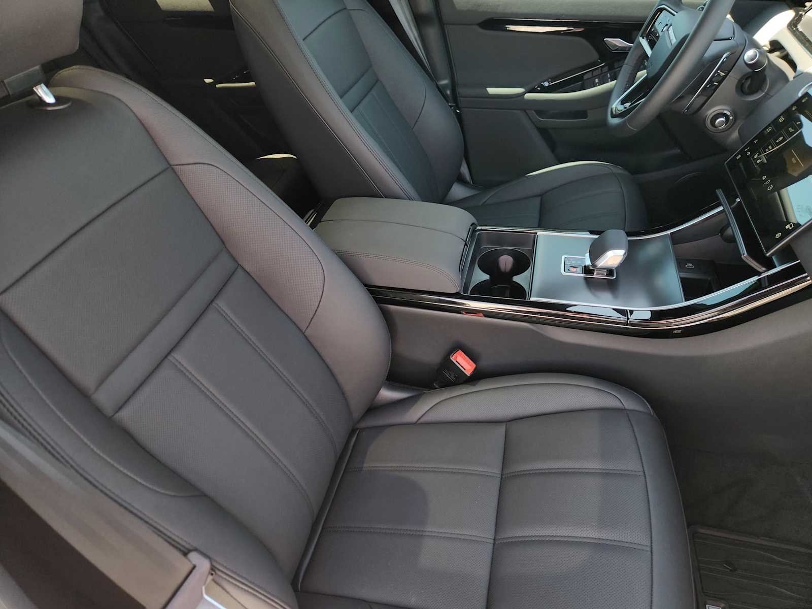2026 Land Rover Range Rover Evoque Dynamic SE photo 12