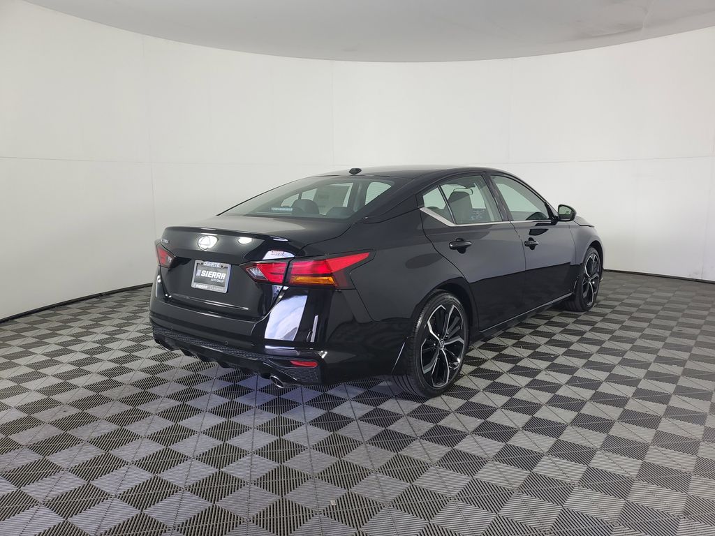 2025 Nissan Altima SR photo 3