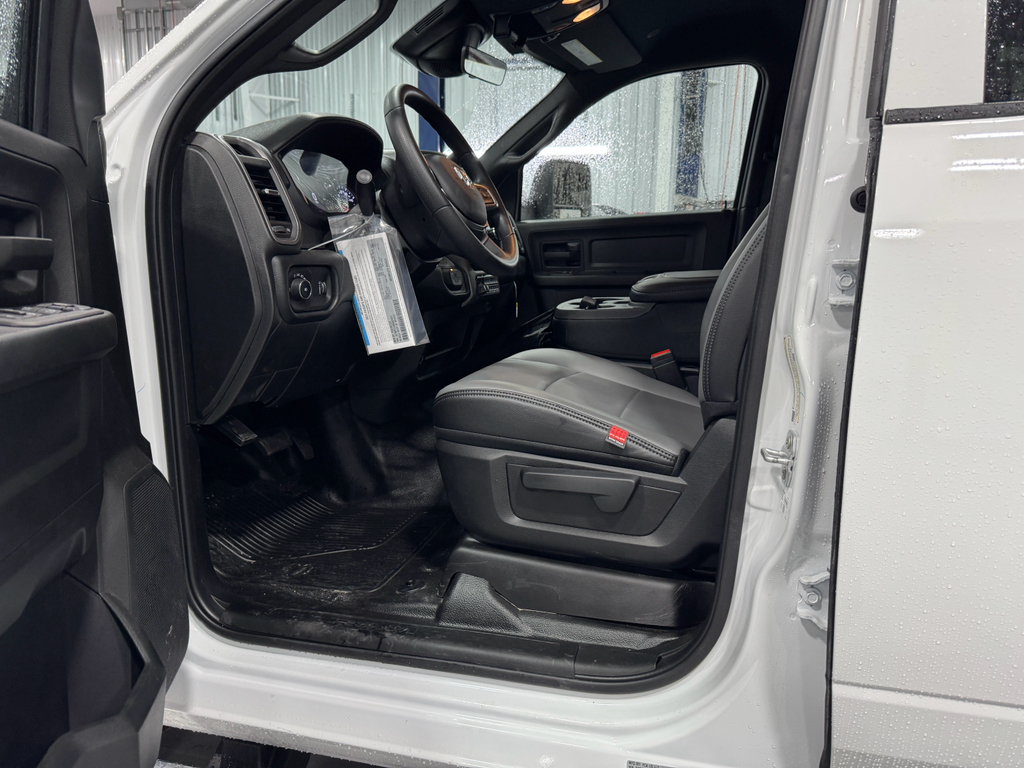 2025 Ram 3500 Tradesman photo 3