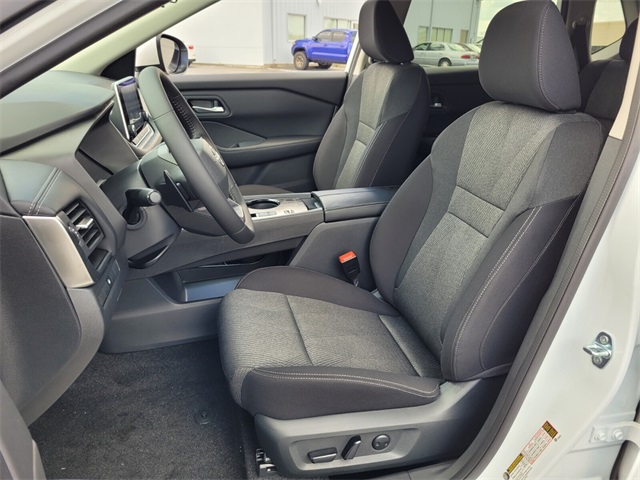 2025 Nissan Rogue SV photo 4