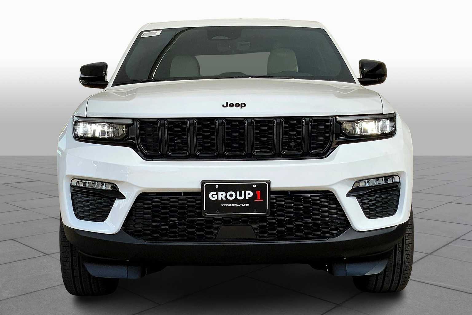 2025 Jeep Grand Cherokee Limited photo 3
