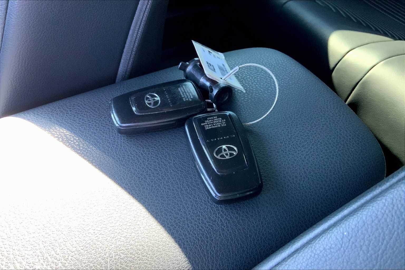 2022 Toyota Camry SE photo 13