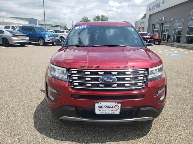 2017 Ford Explorer XLT photo 3
