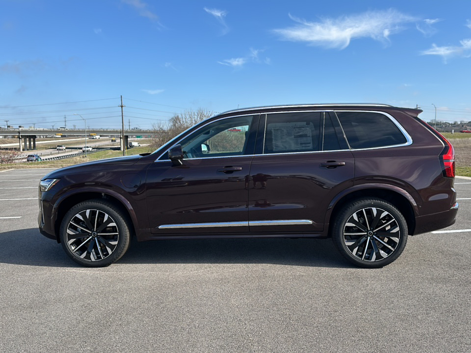 2025 Volvo XC90 T8 photo 2