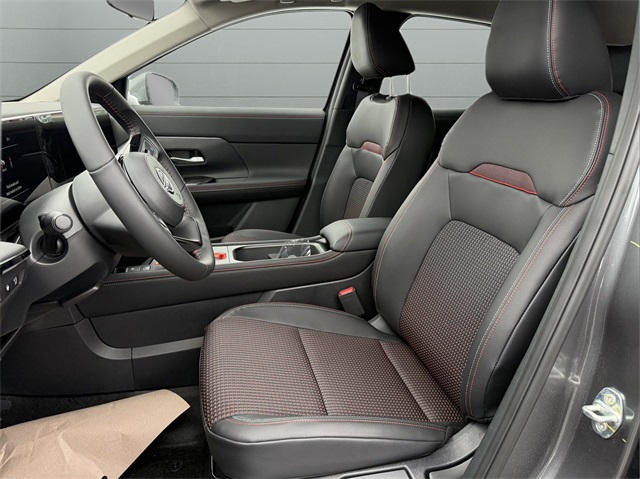2025 Nissan Kicks SR photo 12