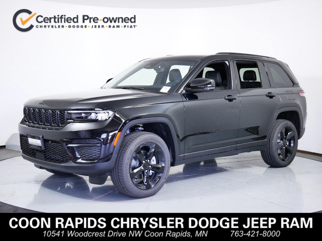 2024 Jeep Grand Cherokee Altitude's photo