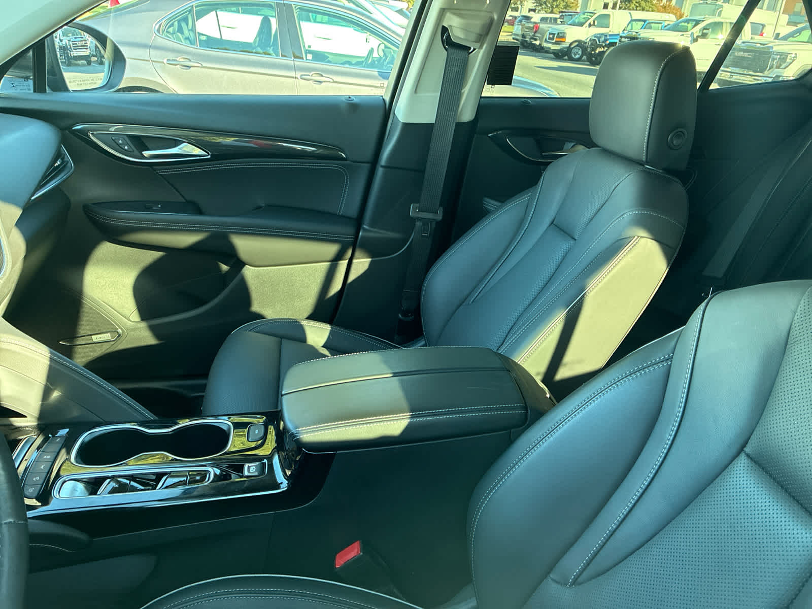 2021 Buick Envision Essence photo 4