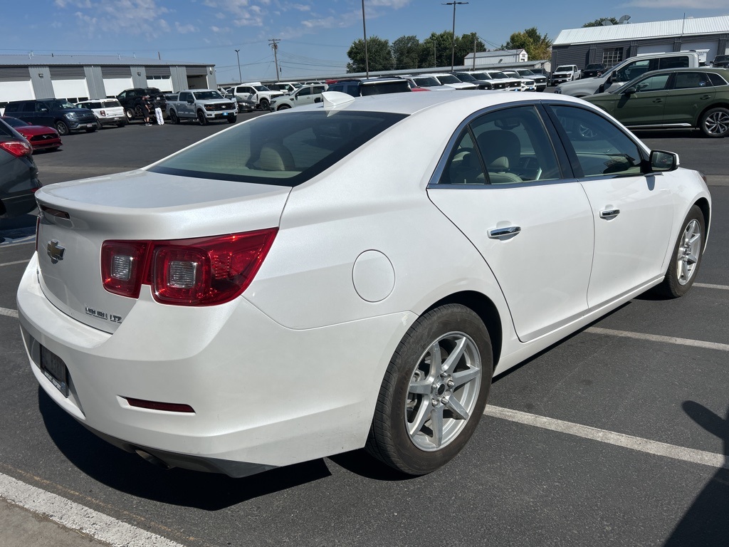 2015 Chevrolet Malibu LTZ photo 2
