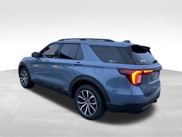 2025 Ford Explorer ST-Line photo 2