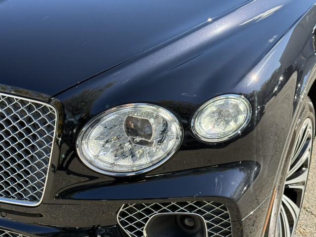 2022 Bentley Bentayga V8 photo 4