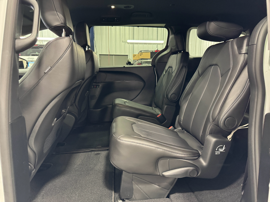 2026 Chrysler Voyager LX photo 5