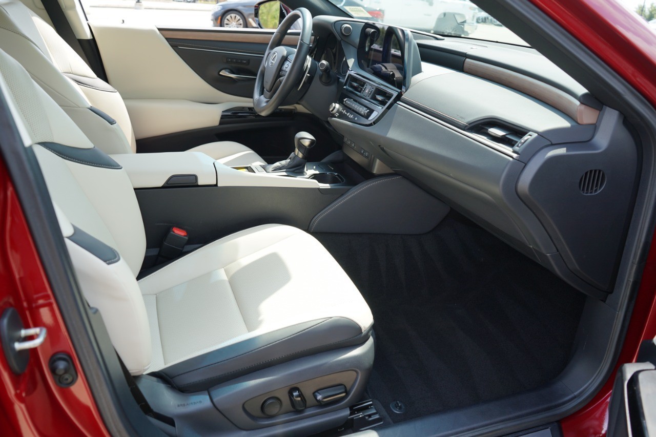 2025 Lexus ES 350 photo 14