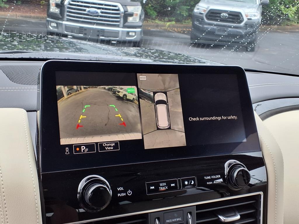 2022 Infiniti QX80 Luxe photo 7