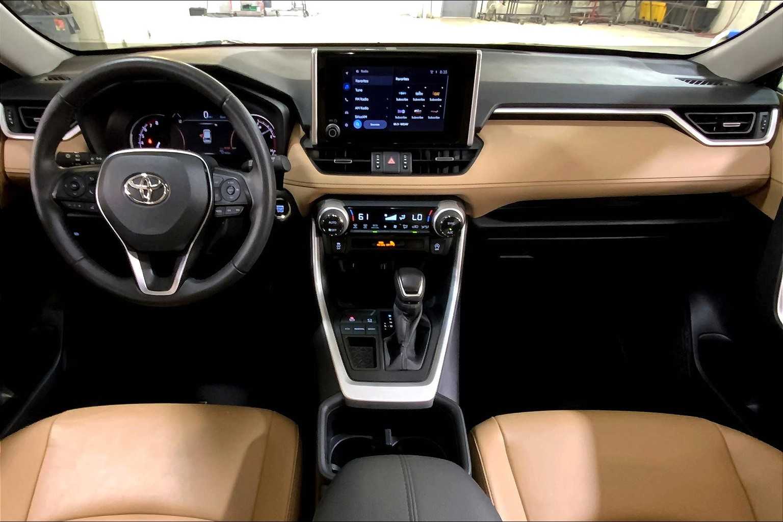 2024 Toyota RAV4 XLE Premium photo 14