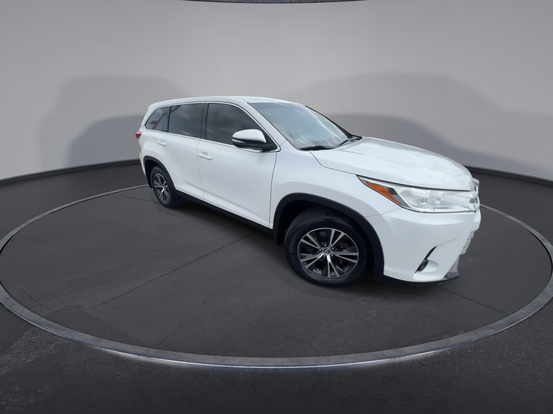 2019 Toyota Highlander LE photo 2