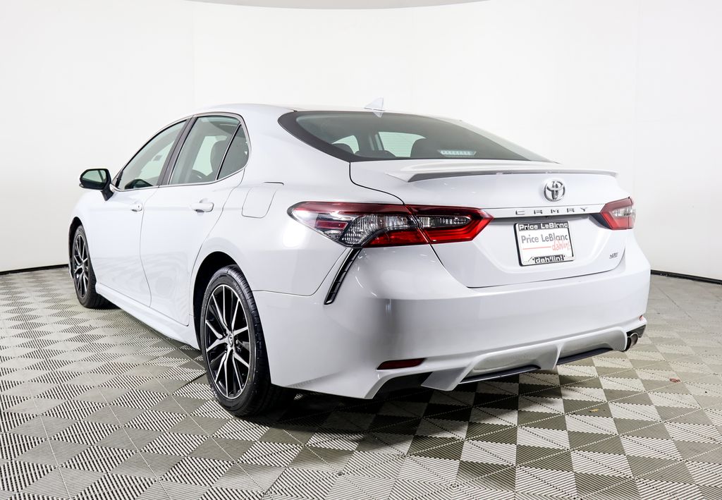 2023 Toyota Camry SE photo 4
