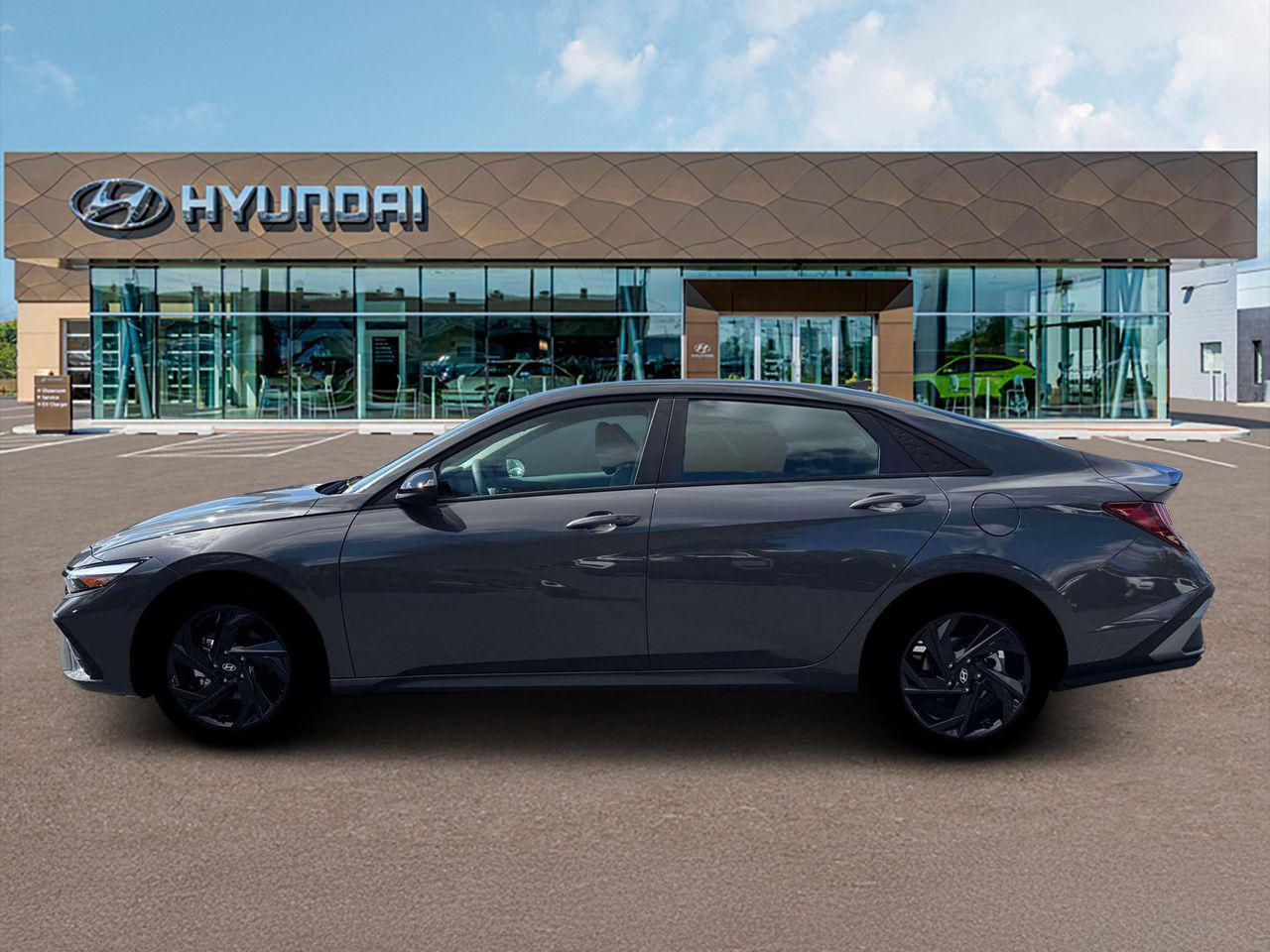 2026 Hyundai Elantra SEL Sport photo 2