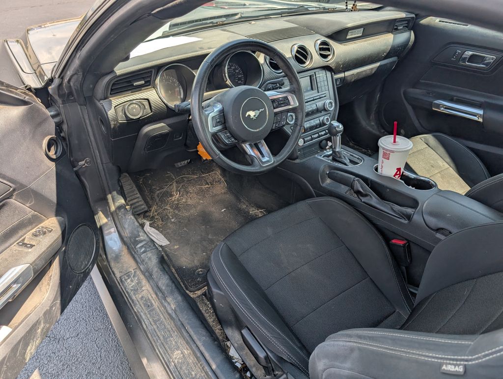 2016 Ford Mustang V6 photo 4