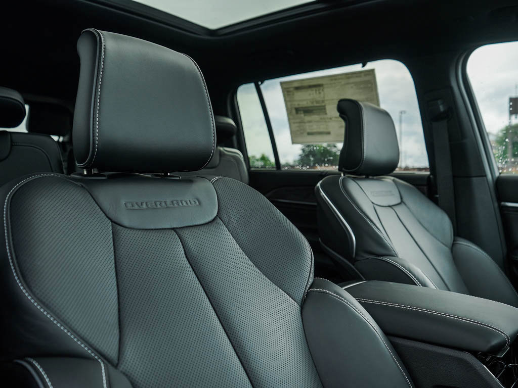 2025 Jeep Grand Cherokee Overland photo 9