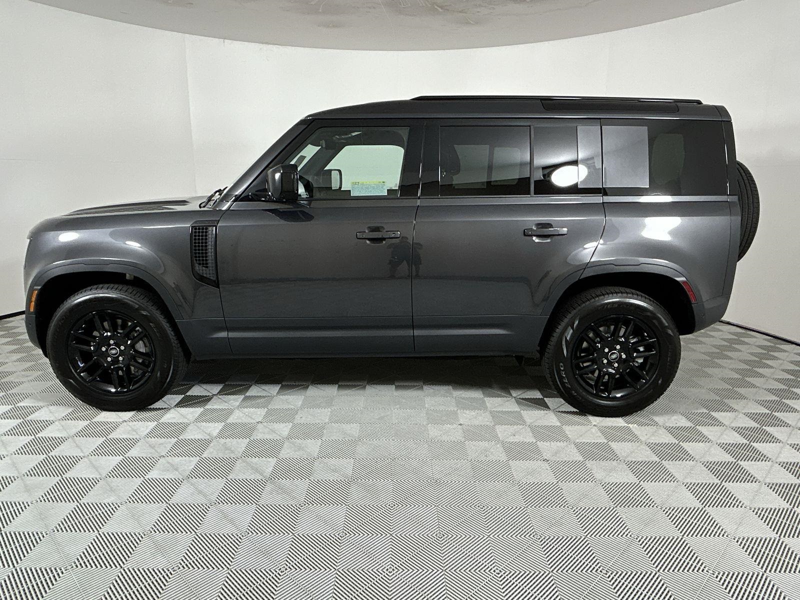 2025 Land Rover Defender 110 S photo 2