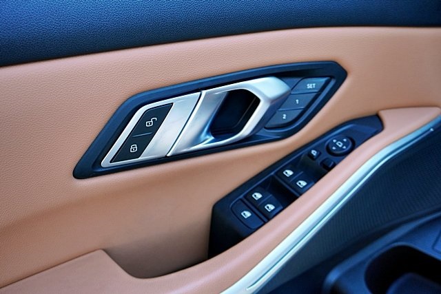 Used 2022 White BMW 330i image 23