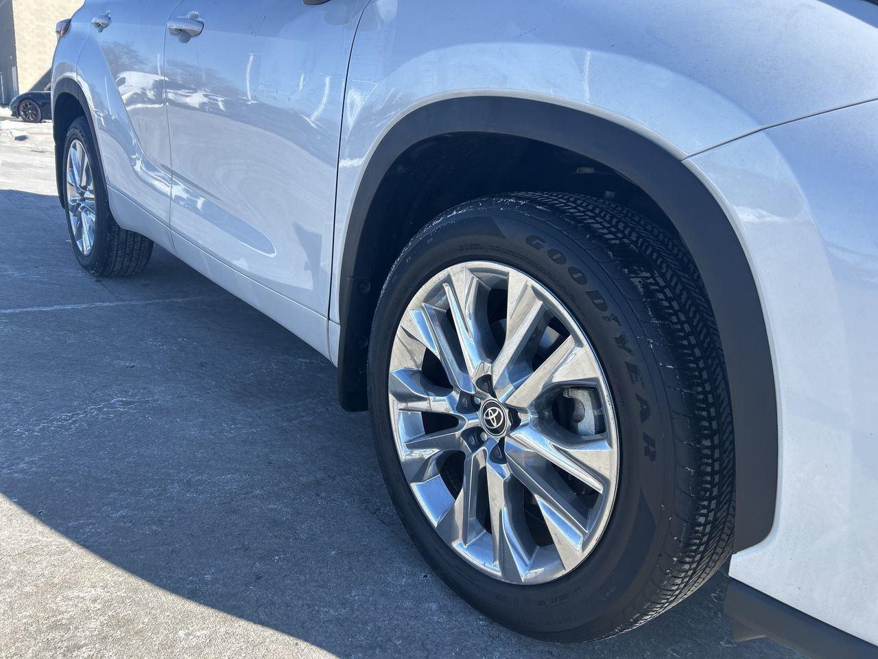 Used 2023 Toyota Highlander Limited with VIN 5TDKDRAH3PS011684 for sale in Kansas City