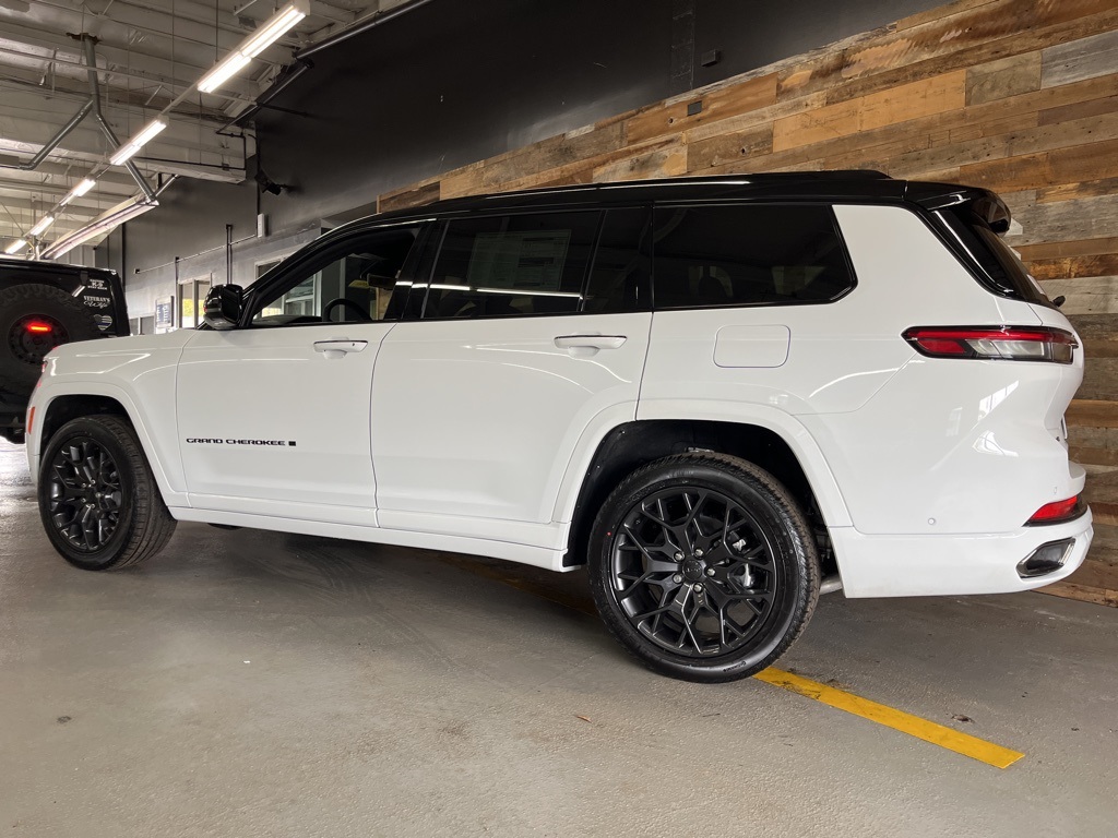 2025 Jeep Grand Cherokee L Summit Reserve photo 16