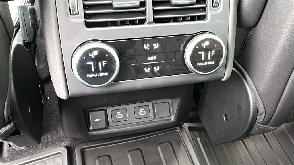2025 Land Rover Discovery S photo 23
