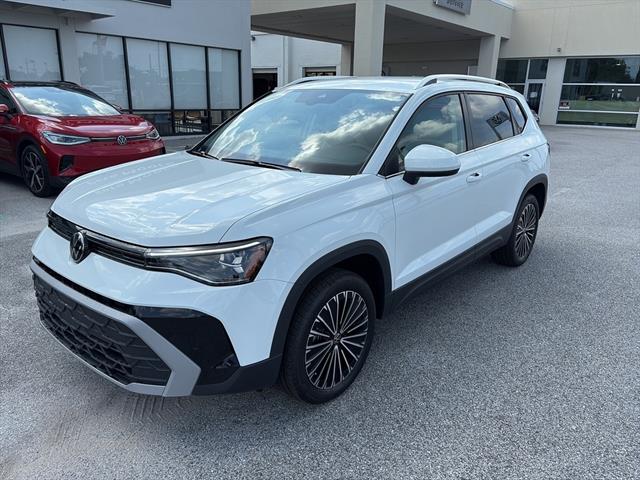 2025 Volkswagen Taos SE photo 3