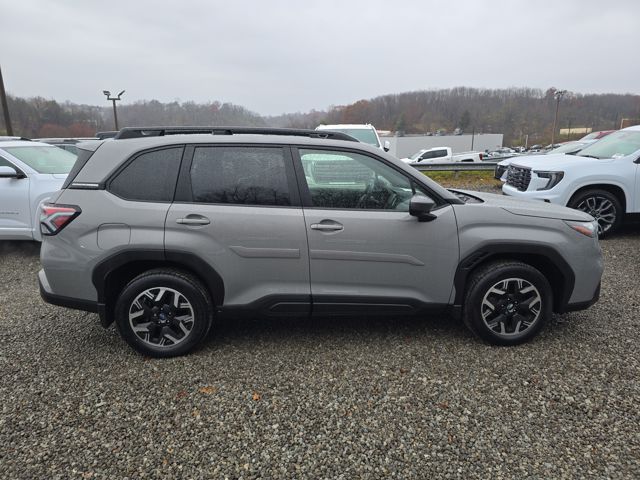 2025 Subaru Forester Premium photo 3