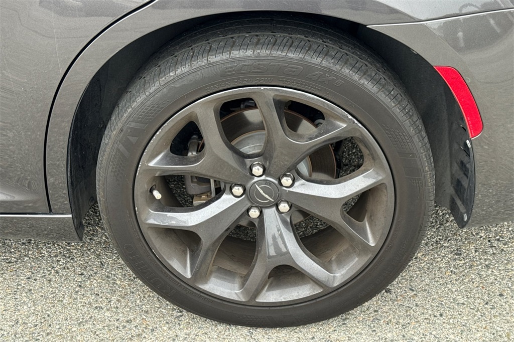 2021 Chrysler 300 S photo 4