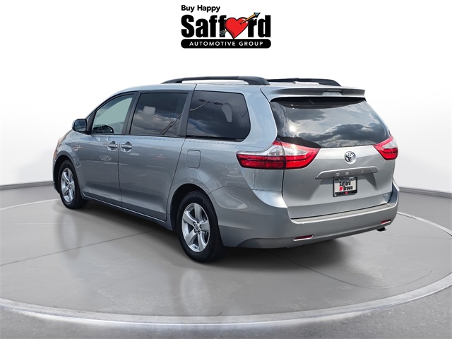 2016 Toyota Sienna LE photo 4