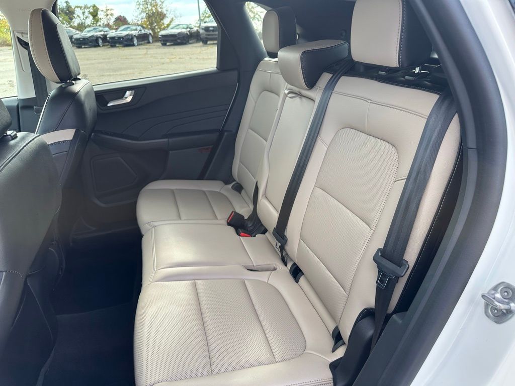 2022 Ford Escape SEL photo 11