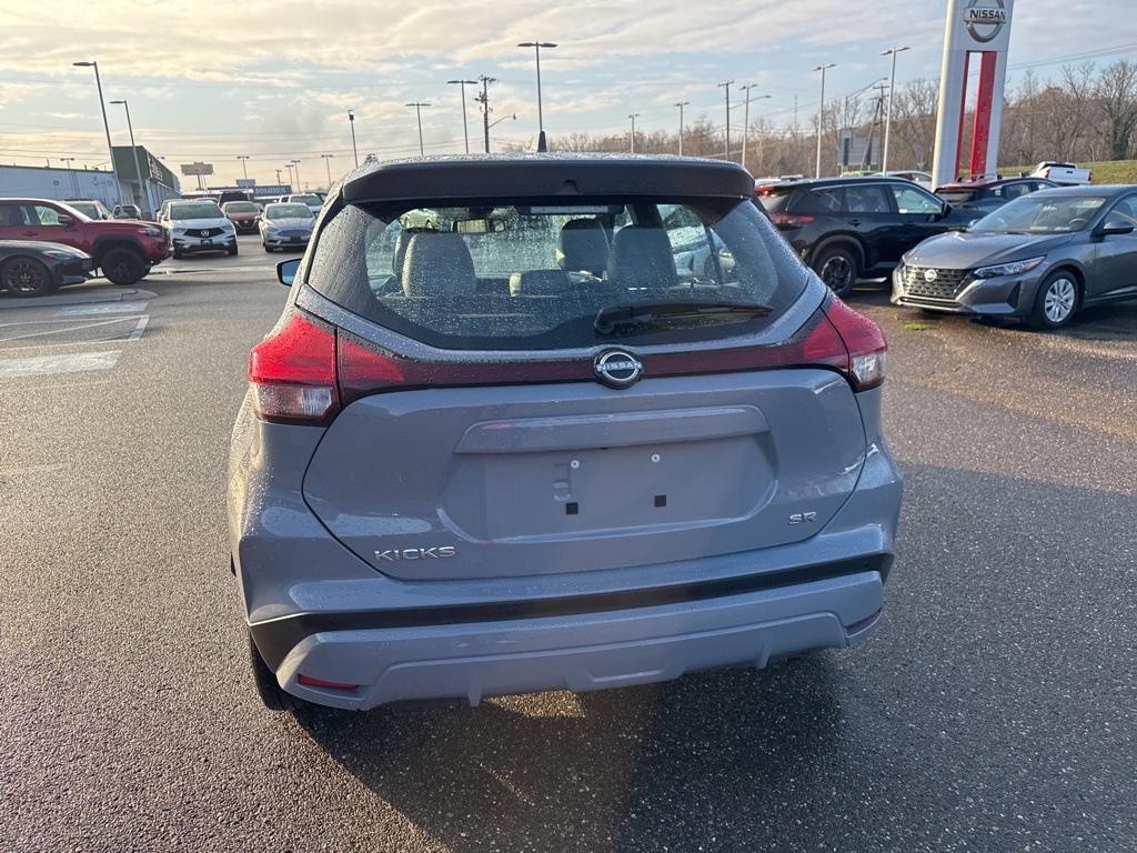 2022 Nissan Kicks SR photo 4