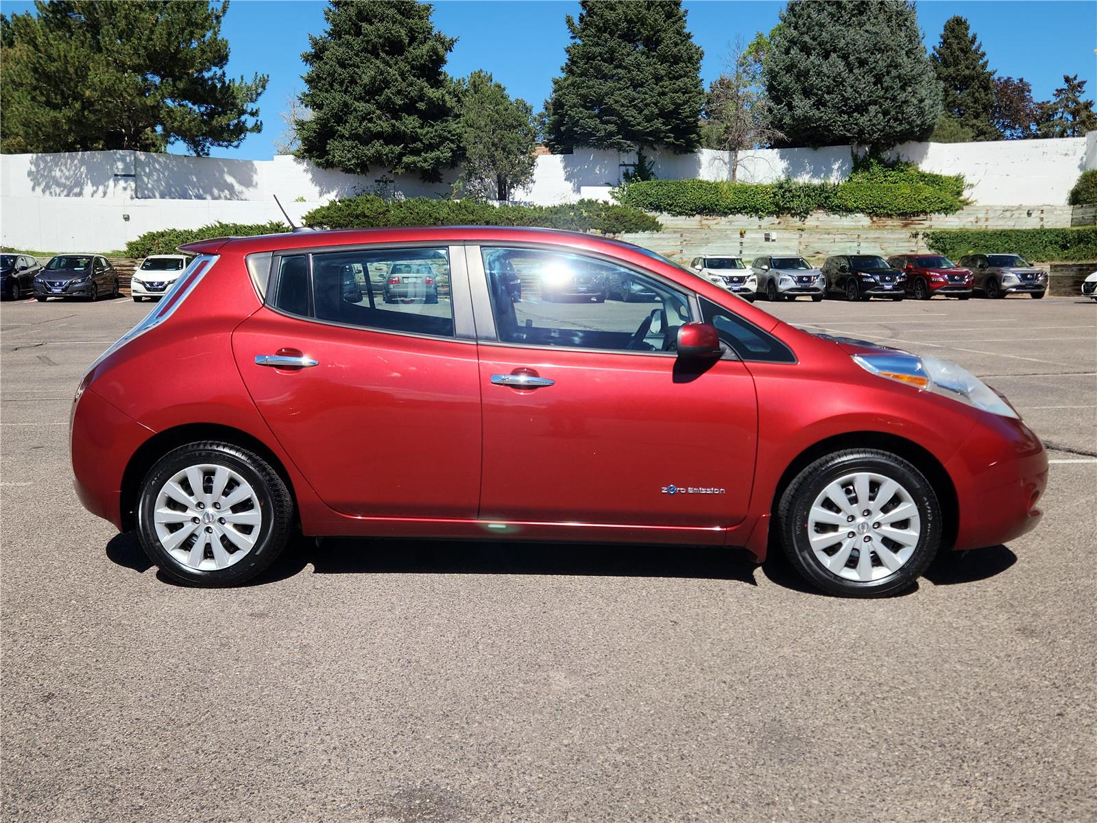 2015 Nissan Leaf S photo 2