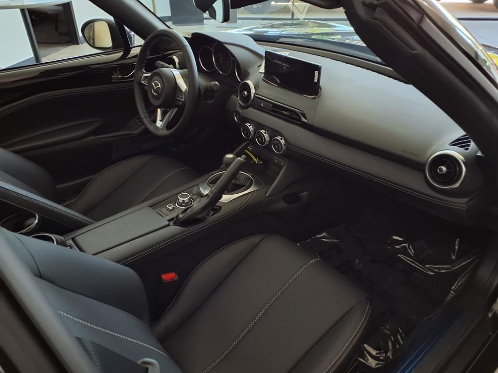 2025 Mazda MX-5 Miata Miata RF Grand Touring photo 12