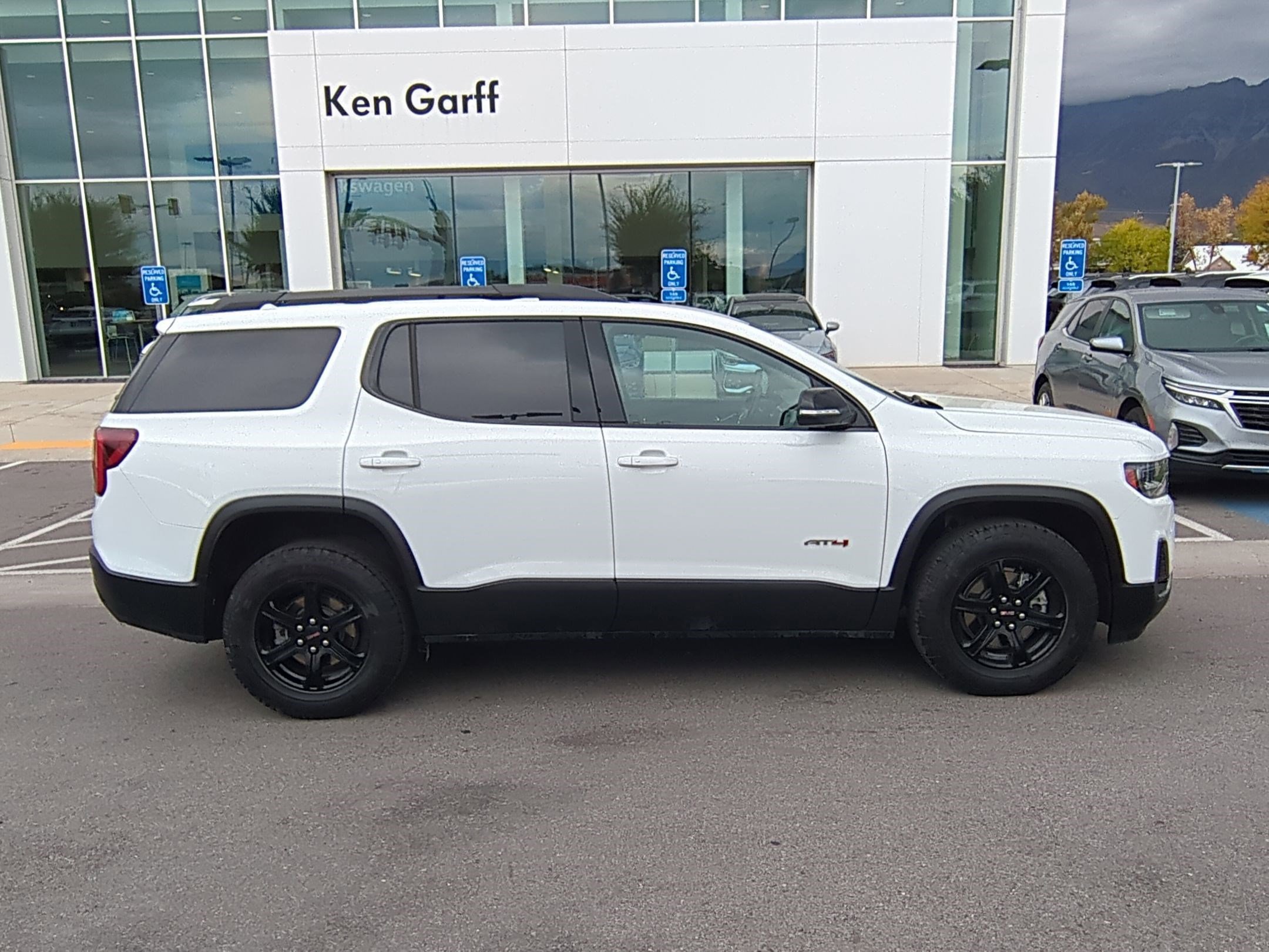 2022 Gmc Acadia AT4 photo 2