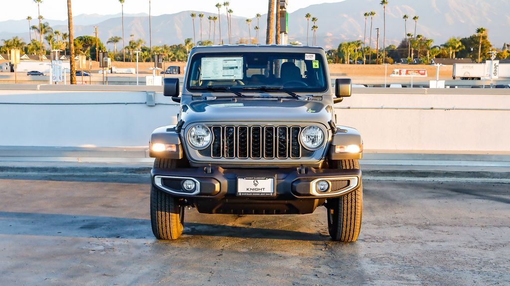 2025 Jeep Gladiator Sport S photo 2