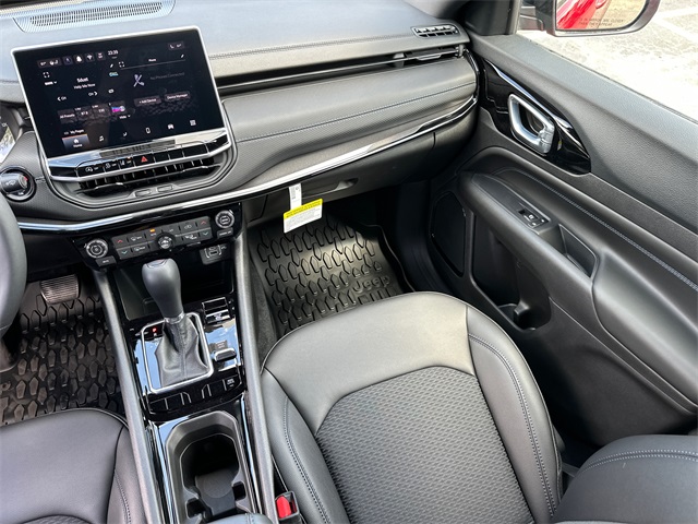 2025 Jeep Compass Latitude photo 19