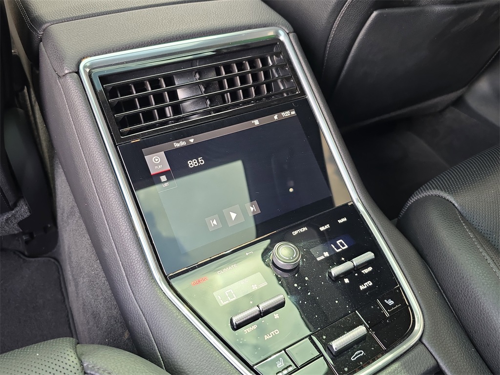2023 Porsche Panamera Platinum photo 16